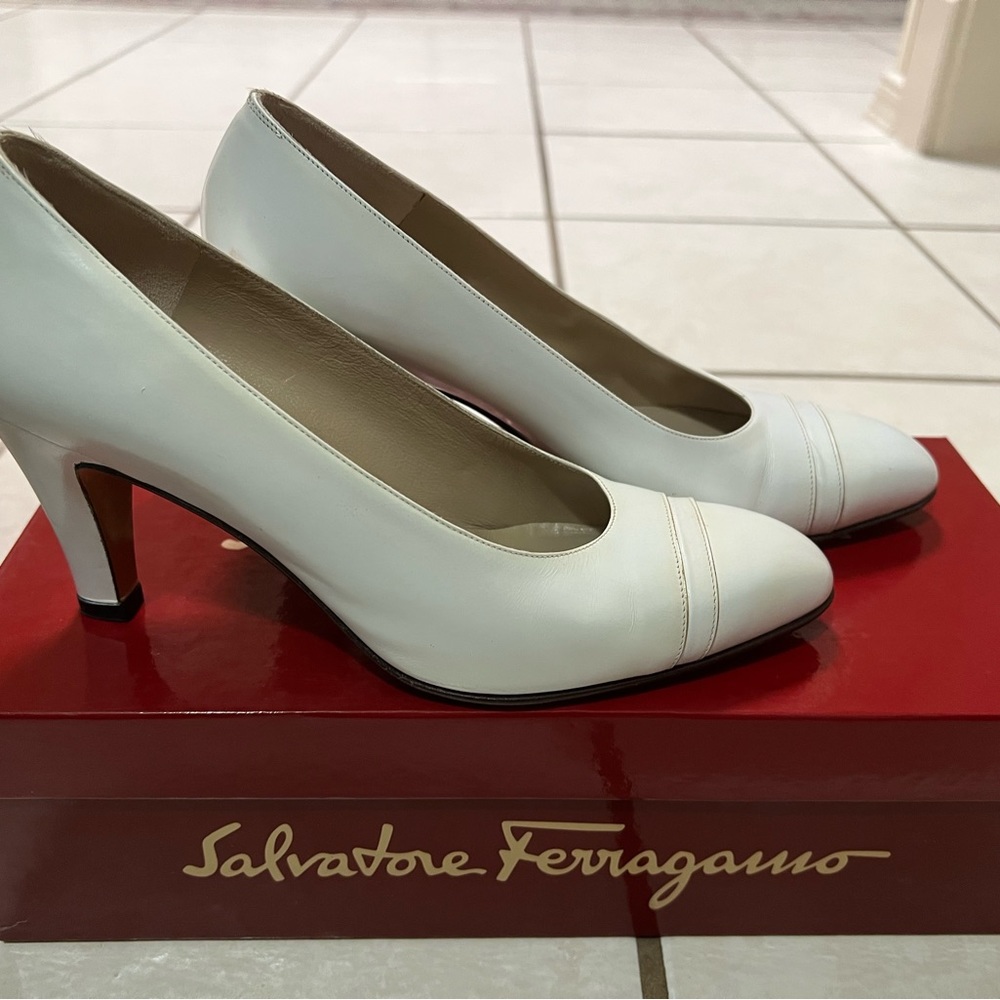White Salvatore Ferragamo Heels - size 6